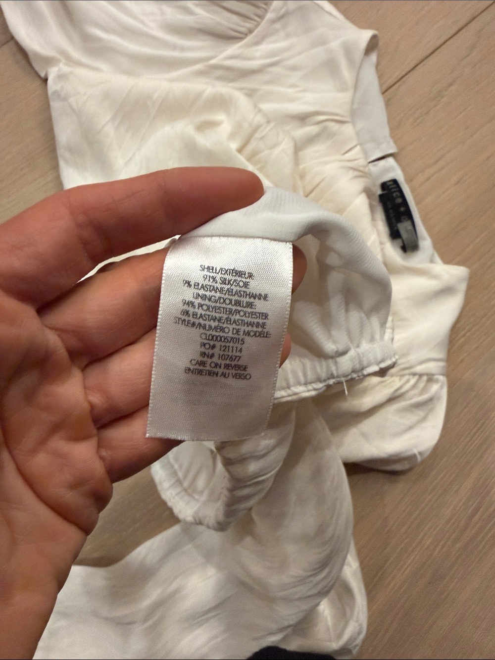 Alice and Olivia classics silk top with puffy sleeve s - Picture 5 of 5
